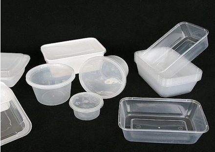 消毒柜里放塑料餐具